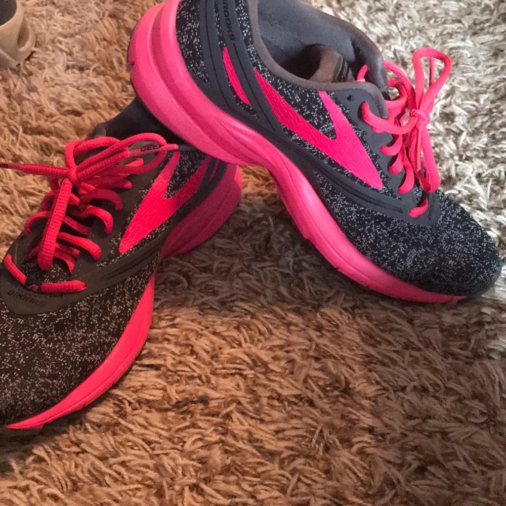 LBrooks gray and her pink running shoes.